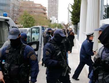 Στο Διοικητικό Πρωτοδικείο έφτασαν πριν λίγη ώρα οι οκτώ Τούρκοι στρατιωτικοί